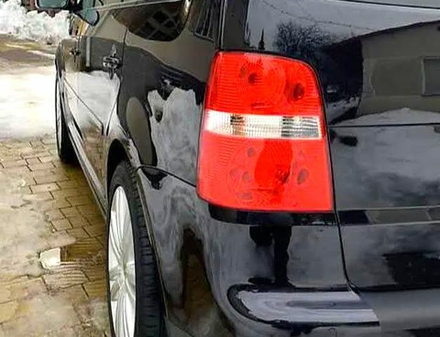 Черный Фольксваген Туран, объемом двигателя 2 л и пробегом 220 тыс. км за 7500 $, фото 5 на Automoto.ua