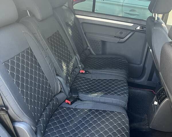 Черный Фольксваген Туран, объемом двигателя 1.97 л и пробегом 292 тыс. км за 6500 $, фото 5 на Automoto.ua