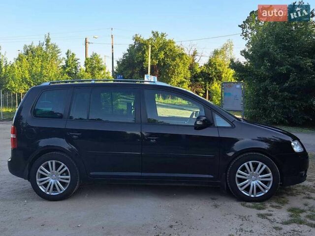 Чорний Фольксваген Туран, об'ємом двигуна 1.97 л та пробігом 291 тис. км за 7000 $, фото 2 на Automoto.ua