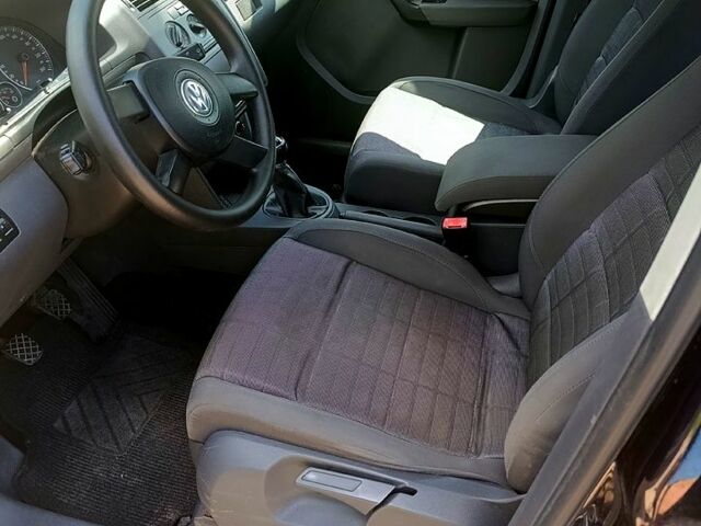 Черный Фольксваген Туран, объемом двигателя 1.6 л и пробегом 223 тыс. км за 5900 $, фото 5 на Automoto.ua