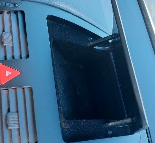 Черный Фольксваген Туран, объемом двигателя 1.6 л и пробегом 238 тыс. км за 5900 $, фото 9 на Automoto.ua