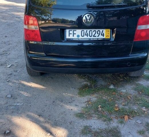 Черный Фольксваген Туран, объемом двигателя 1.6 л и пробегом 238 тыс. км за 5900 $, фото 2 на Automoto.ua