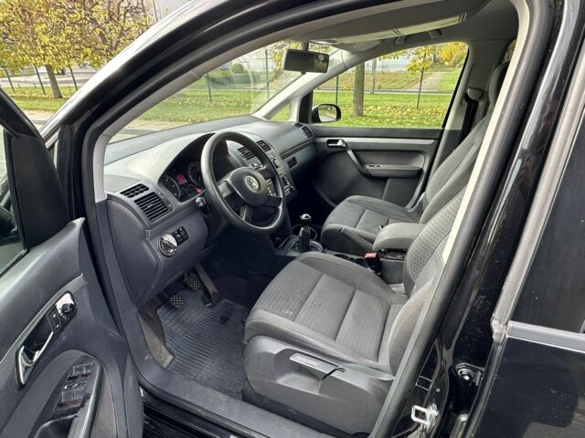 Черный Фольксваген Туран, объемом двигателя 1.9 л и пробегом 290 тыс. км за 360 $, фото 6 на Automoto.ua