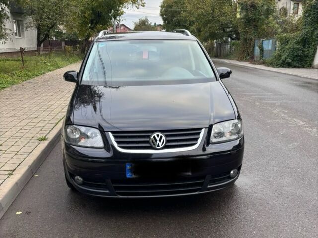 Черный Фольксваген Туран, объемом двигателя 1.6 л и пробегом 207 тыс. км за 7000 $, фото 1 на Automoto.ua