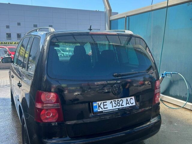 Черный Фольксваген Туран, объемом двигателя 1.6 л и пробегом 268 тыс. км за 5700 $, фото 1 на Automoto.ua