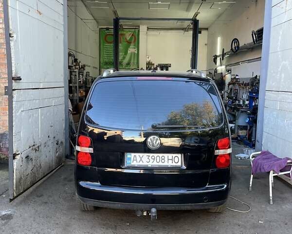 Черный Фольксваген Туран, объемом двигателя 1.97 л и пробегом 360 тыс. км за 7200 $, фото 1 на Automoto.ua