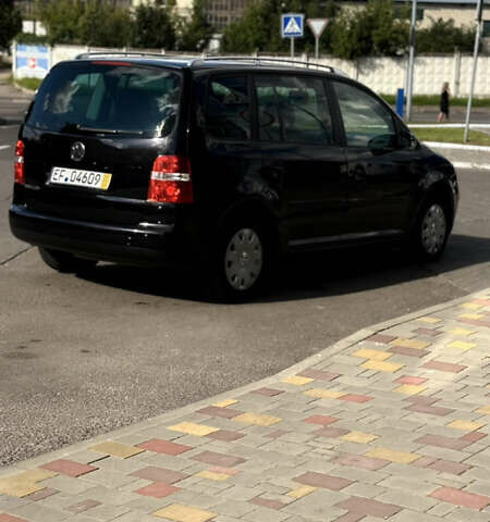 Черный Фольксваген Туран, объемом двигателя 1.6 л и пробегом 190 тыс. км за 6999 $, фото 71 на Automoto.ua