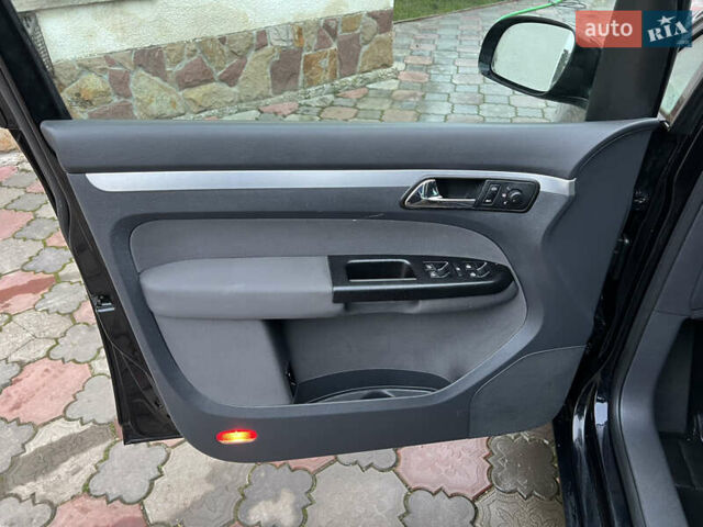 Черный Фольксваген Туран, объемом двигателя 1.6 л и пробегом 246 тыс. км за 5999 $, фото 31 на Automoto.ua