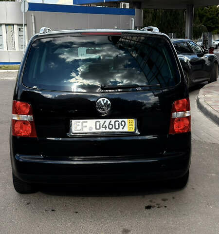 Черный Фольксваген Туран, объемом двигателя 1.6 л и пробегом 190 тыс. км за 6999 $, фото 74 на Automoto.ua