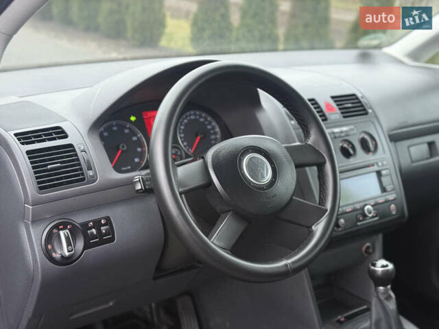 Чорний Фольксваген Туран, об'ємом двигуна 1.6 л та пробігом 220 тис. км за 6200 $, фото 18 на Automoto.ua