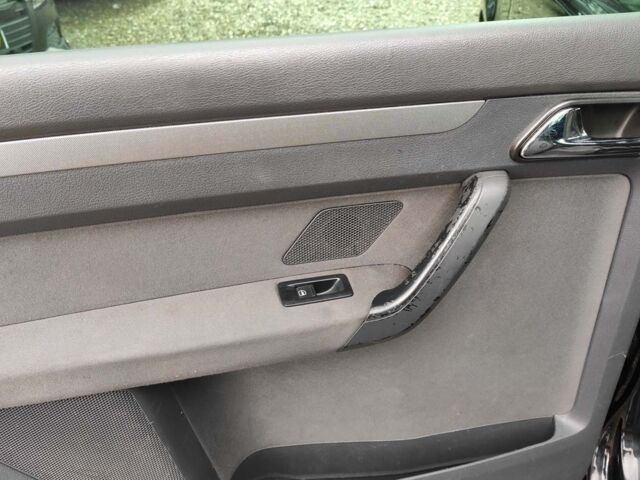 Черный Фольксваген Туран, объемом двигателя 1.6 л и пробегом 289 тыс. км за 5800 $, фото 11 на Automoto.ua