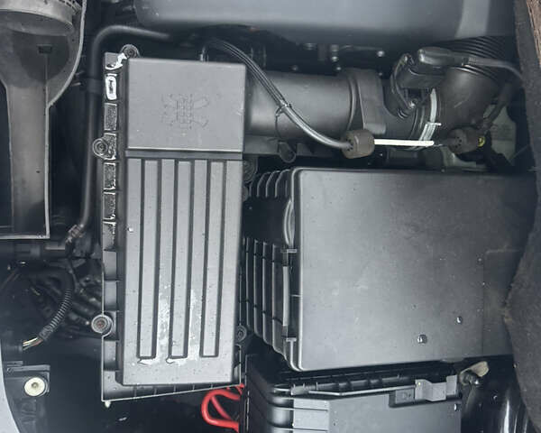 Черный Фольксваген Туран, объемом двигателя 1.9 л и пробегом 246 тыс. км за 7800 $, фото 27 на Automoto.ua