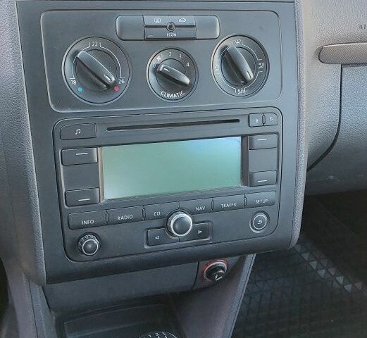 Черный Фольксваген Туран, объемом двигателя 1.6 л и пробегом 238 тыс. км за 5900 $, фото 6 на Automoto.ua