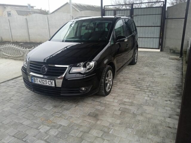 Черный Фольксваген Туран, объемом двигателя 1.4 л и пробегом 218 тыс. км за 6500 $, фото 3 на Automoto.ua