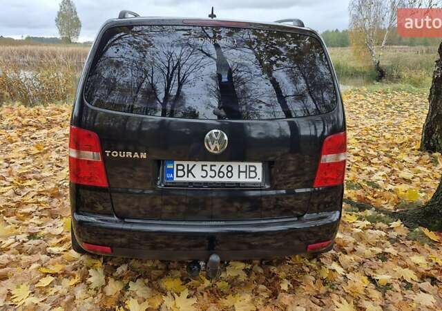 Черный Фольксваген Туран, объемом двигателя 1.39 л и пробегом 278 тыс. км за 5200 $, фото 7 на Automoto.ua