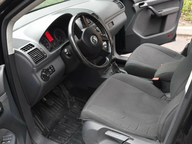 Черный Фольксваген Туран, объемом двигателя 1.4 л и пробегом 239 тыс. км за 5700 $, фото 6 на Automoto.ua