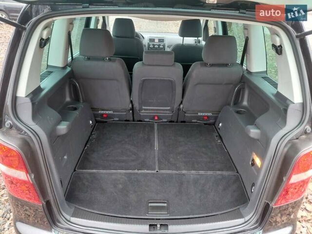 Чорний Фольксваген Туран, об'ємом двигуна 1.6 л та пробігом 217 тис. км за 6000 $, фото 10 на Automoto.ua