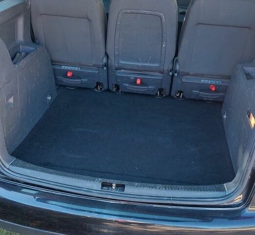 Черный Фольксваген Туран, объемом двигателя 1.6 л и пробегом 238 тыс. км за 5900 $, фото 14 на Automoto.ua