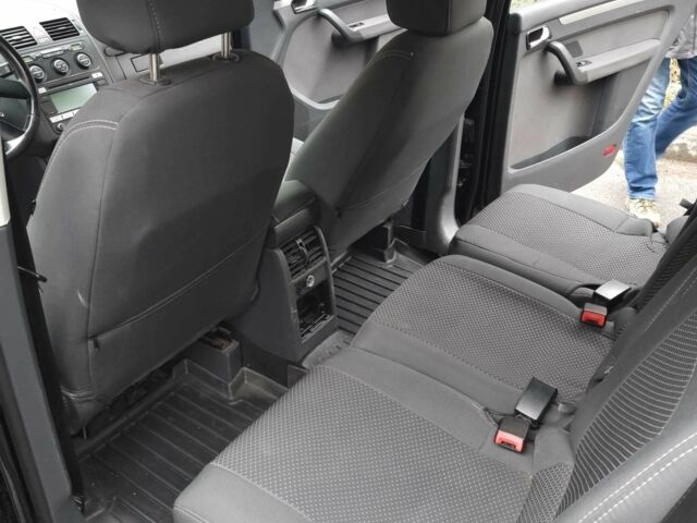 Черный Фольксваген Туран, объемом двигателя 1.4 л и пробегом 239 тыс. км за 5700 $, фото 10 на Automoto.ua