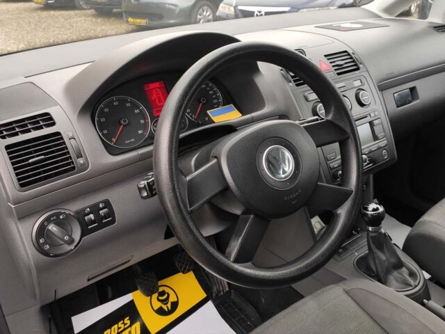 Черный Фольксваген Туран, объемом двигателя 1.6 л и пробегом 289 тыс. км за 5800 $, фото 8 на Automoto.ua