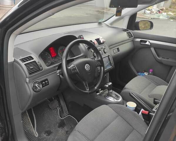 Черный Фольксваген Туран, объемом двигателя 2 л и пробегом 301 тыс. км за 6700 $, фото 7 на Automoto.ua