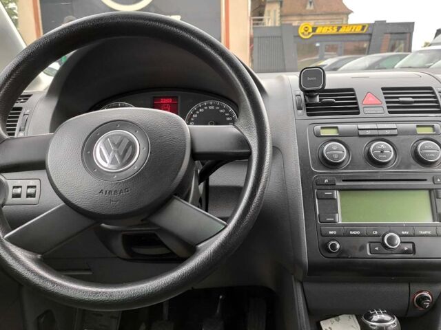 Черный Фольксваген Туран, объемом двигателя 1.6 л и пробегом 289 тыс. км за 5800 $, фото 16 на Automoto.ua