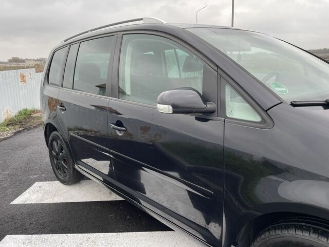 Чорний Фольксваген Туран, об'ємом двигуна 2 л та пробігом 339 тис. км за 6000 $, фото 1 на Automoto.ua