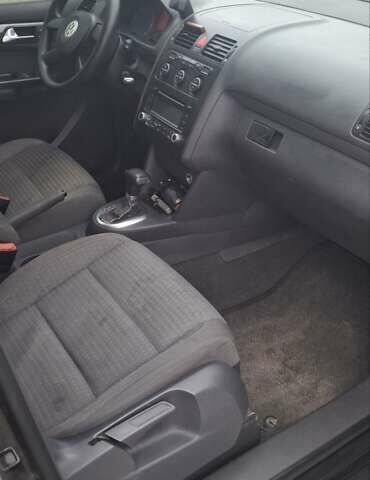 Чорний Фольксваген Туран, об'ємом двигуна 2 л та пробігом 485 тис. км за 4300 $, фото 4 на Automoto.ua