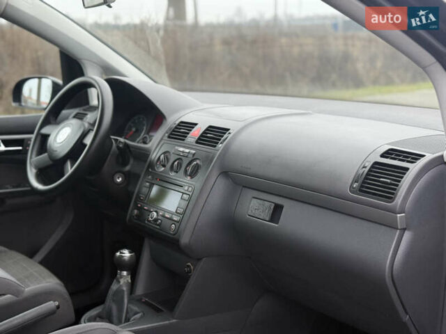 Чорний Фольксваген Туран, об'ємом двигуна 1.6 л та пробігом 220 тис. км за 6200 $, фото 21 на Automoto.ua