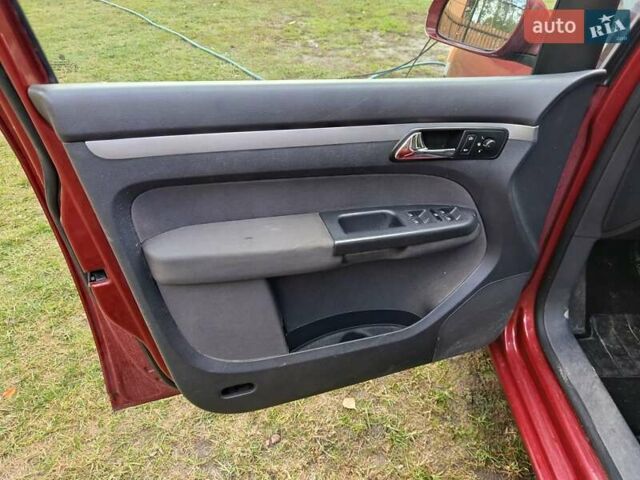 Черный Фольксваген Туран, объемом двигателя 1.6 л и пробегом 261 тыс. км за 4999 $, фото 43 на Automoto.ua