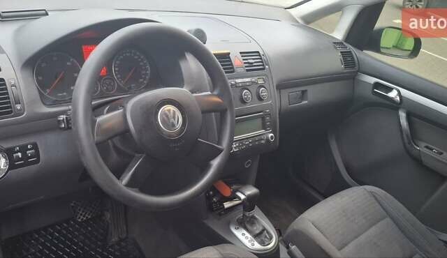 Чорний Фольксваген Туран, об'ємом двигуна 2 л та пробігом 485 тис. км за 4300 $, фото 8 на Automoto.ua