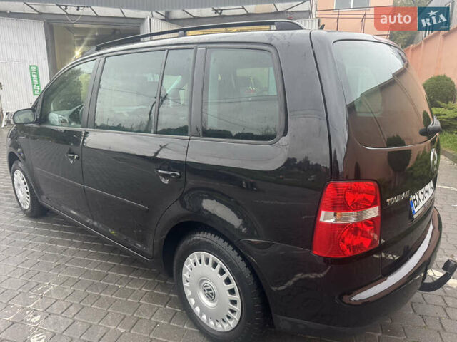 Черный Фольксваген Туран, объемом двигателя 1.9 л и пробегом 246 тыс. км за 7800 $, фото 5 на Automoto.ua