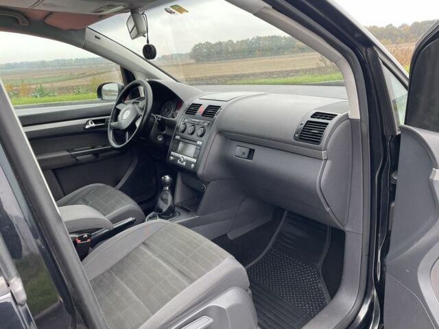 Чорний Фольксваген Туран, об'ємом двигуна 2 л та пробігом 339 тис. км за 6000 $, фото 10 на Automoto.ua