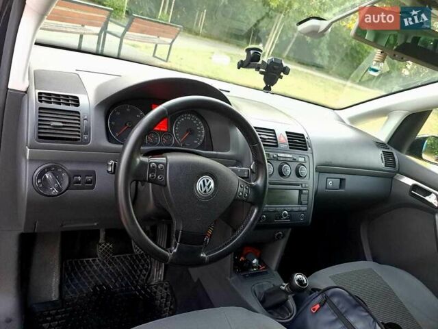Чорний Фольксваген Туран, об'ємом двигуна 1.97 л та пробігом 291 тис. км за 7000 $, фото 5 на Automoto.ua