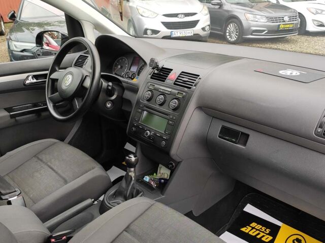 Черный Фольксваген Туран, объемом двигателя 1.6 л и пробегом 289 тыс. км за 5800 $, фото 20 на Automoto.ua