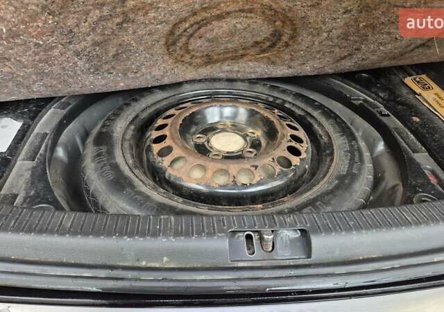 Черный Фольксваген Туран, объемом двигателя 1.39 л и пробегом 278 тыс. км за 5200 $, фото 14 на Automoto.ua