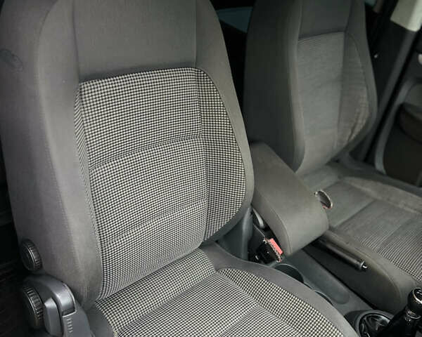 Черный Фольксваген Туран, объемом двигателя 1.9 л и пробегом 285 тыс. км за 6200 $, фото 24 на Automoto.ua