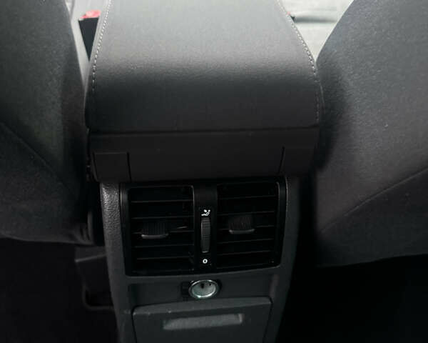 Черный Фольксваген Туран, объемом двигателя 1.9 л и пробегом 246 тыс. км за 7800 $, фото 10 на Automoto.ua