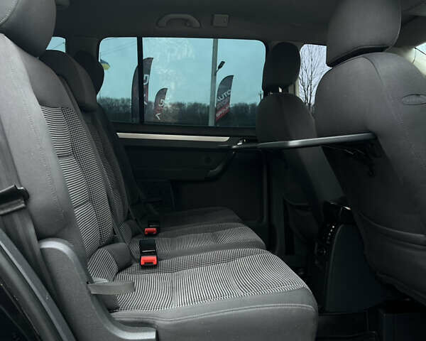 Черный Фольксваген Туран, объемом двигателя 1.9 л и пробегом 285 тыс. км за 6200 $, фото 19 на Automoto.ua