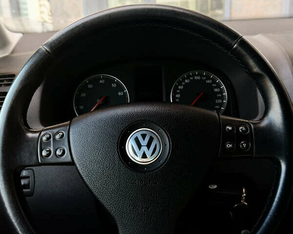 Черный Фольксваген Туран, объемом двигателя 1.6 л и пробегом 190 тыс. км за 6999 $, фото 8 на Automoto.ua