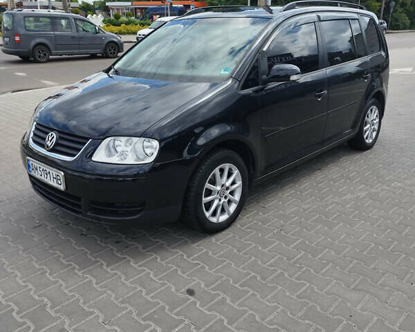 Черный Фольксваген Туран, объемом двигателя 1.9 л и пробегом 217 тыс. км за 7700 $, фото 1 на Automoto.ua