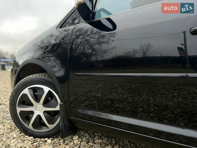 Черный Фольксваген Туран, объемом двигателя 1.9 л и пробегом 285 тыс. км за 6200 $, фото 3 на Automoto.ua