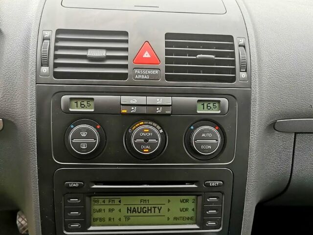 Черный Фольксваген Туран, объемом двигателя 2 л и пробегом 211 тыс. км за 2200 $, фото 6 на Automoto.ua