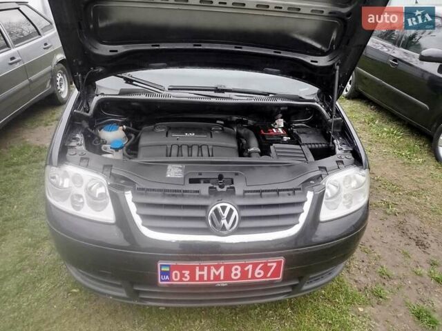 Черный Фольксваген Туран, объемом двигателя 1.6 л и пробегом 225 тыс. км за 6000 $, фото 8 на Automoto.ua