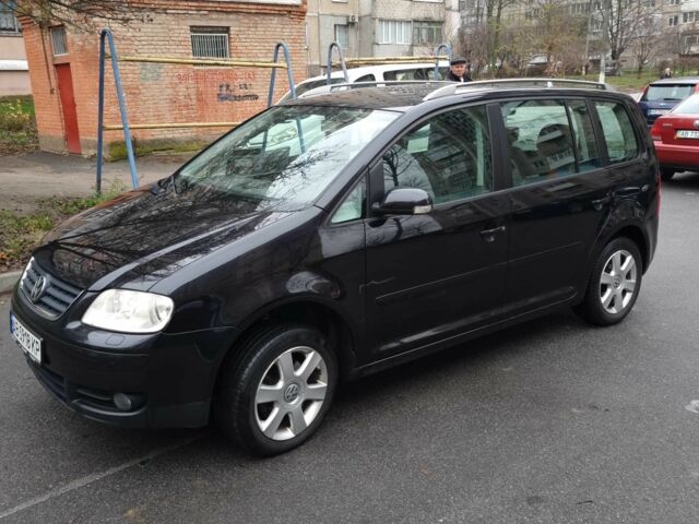 Черный Фольксваген Туран, объемом двигателя 1.4 л и пробегом 239 тыс. км за 5700 $, фото 3 на Automoto.ua