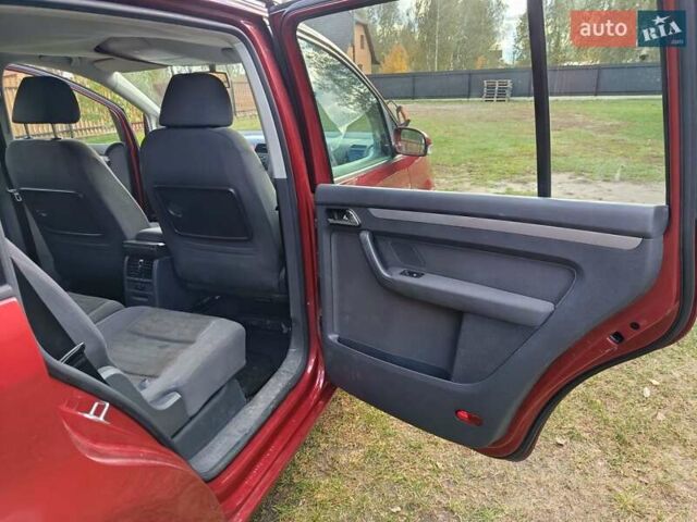 Черный Фольксваген Туран, объемом двигателя 1.6 л и пробегом 261 тыс. км за 4999 $, фото 37 на Automoto.ua