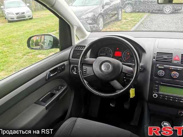 Черный Фольксваген Туран, объемом двигателя 2 л и пробегом 211 тыс. км за 2200 $, фото 8 на Automoto.ua