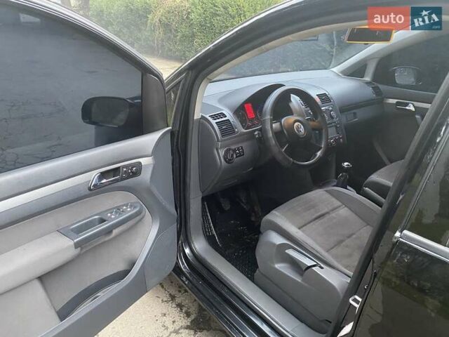 Чорний Фольксваген Туран, об'ємом двигуна 1.9 л та пробігом 390 тис. км за 6500 $, фото 7 на Automoto.ua