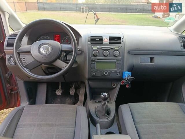 Черный Фольксваген Туран, объемом двигателя 1.6 л и пробегом 261 тыс. км за 4999 $, фото 40 на Automoto.ua