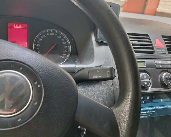 Черный Фольксваген Туран, объемом двигателя 1.9 л и пробегом 217 тыс. км за 7700 $, фото 5 на Automoto.ua